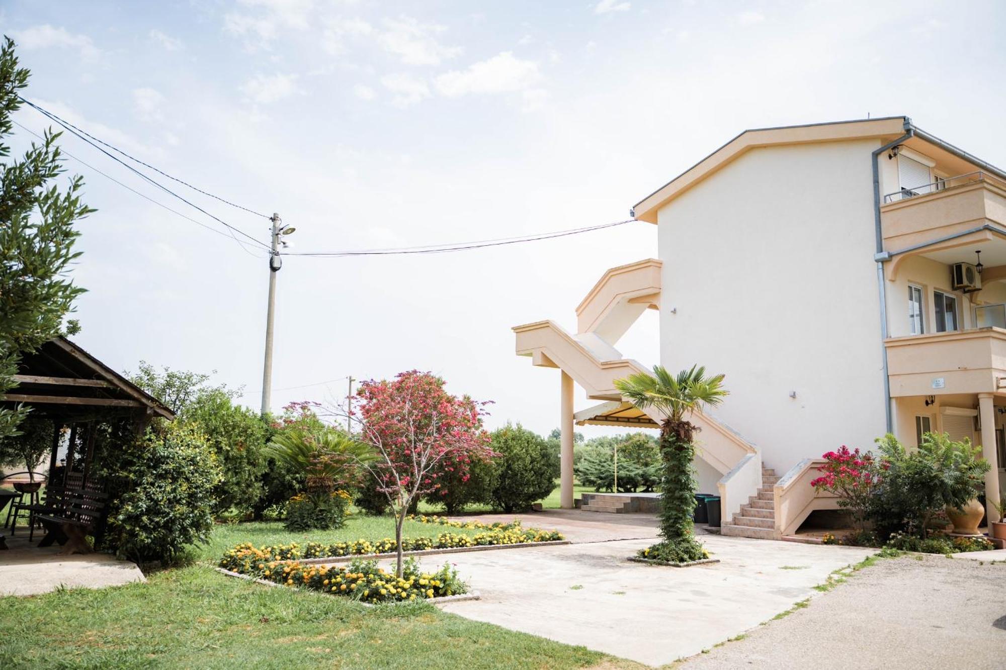 Apartments Rudaj Улцинь Экстерьер фото